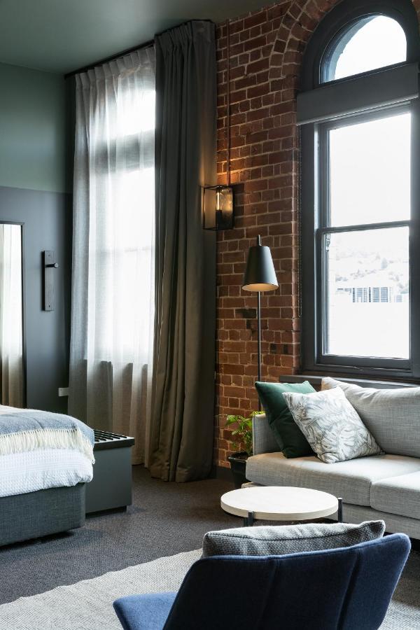 فندق The Chamberson ديوندين المظهر الخارجي الصورة A living room in a loft apartment