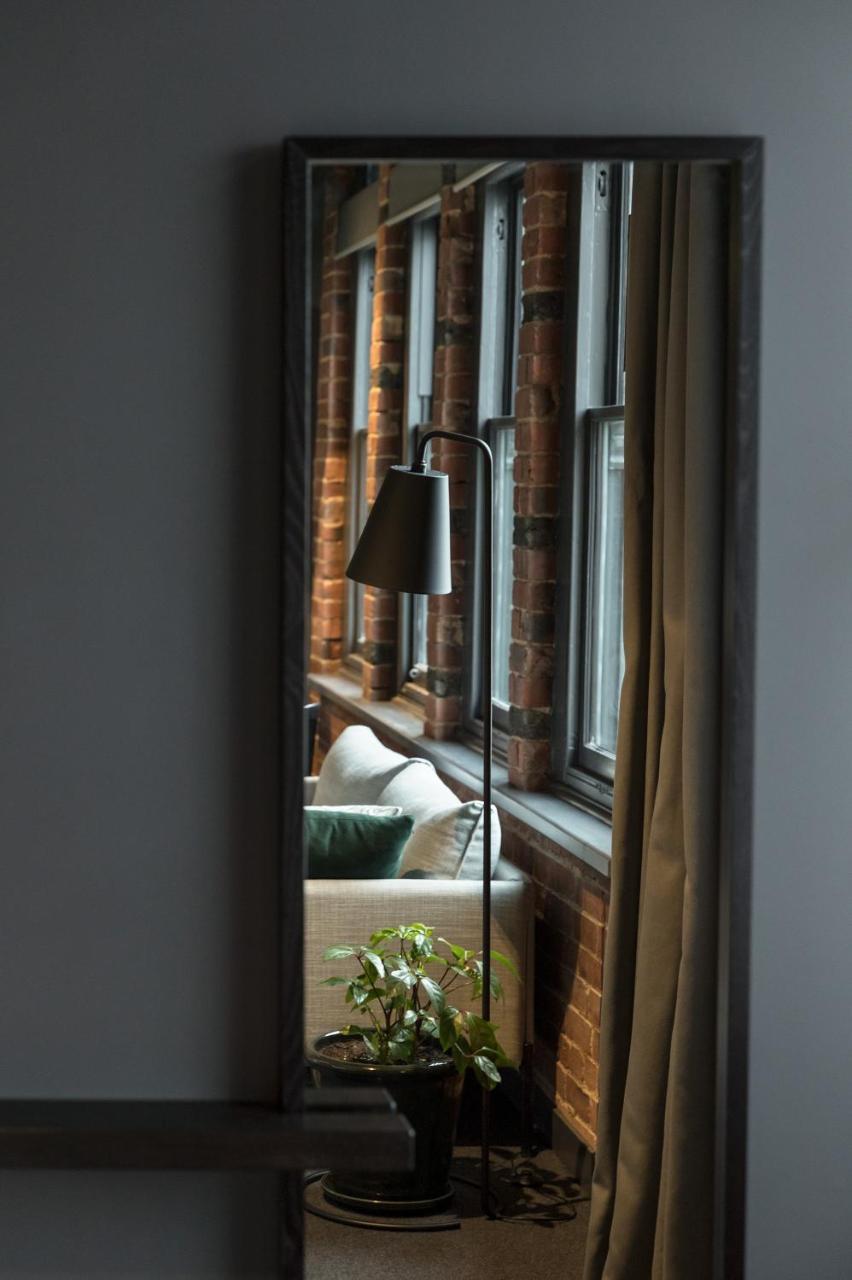 فندق The Chamberson ديوندين المظهر الخارجي الصورة A floor lamp